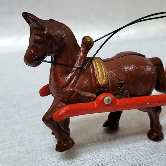 Vintage Cast Iron Fresh Milk Wagon with Horse and Milkman. - Picture 3 of 14